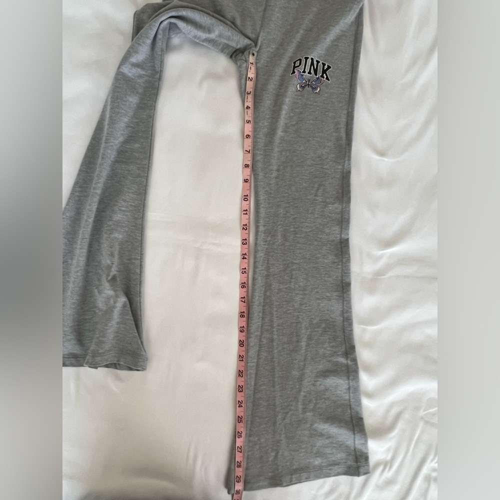 NWOT     PINK Victoria's Secret Gray and Pink Flare Leggings - Picture 7 of 9